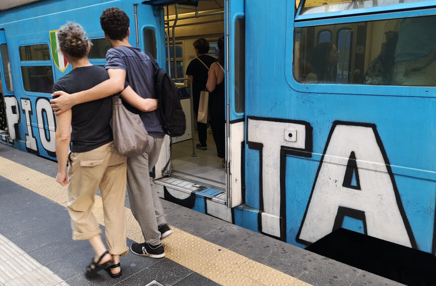 Dal pianeta Napoli. Galleria fotografica